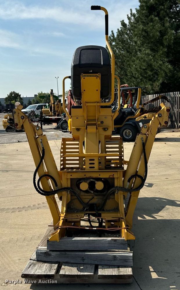 image for item DV5928 2016 Vermeer  B1250 backhoe 