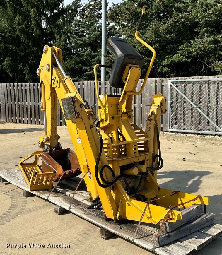 image for item DV5928 2016 Vermeer  B1250 backhoe 