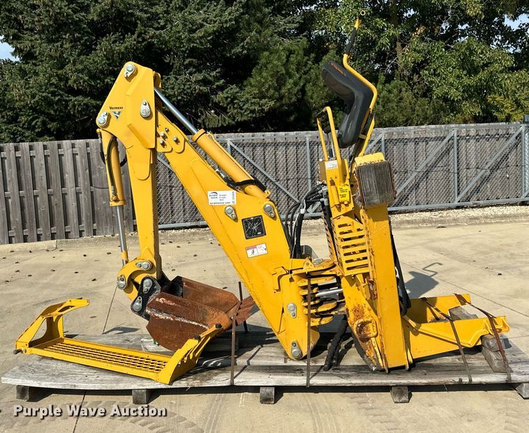 image for item DV5928 2016 Vermeer  B1250 backhoe 