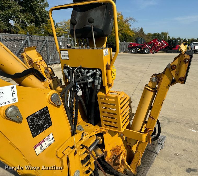image for item DV5928 2016 Vermeer  B1250 backhoe 