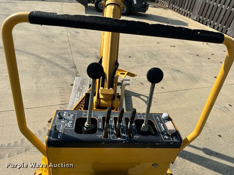 image for item DV5928 2016 Vermeer  B1250 backhoe 