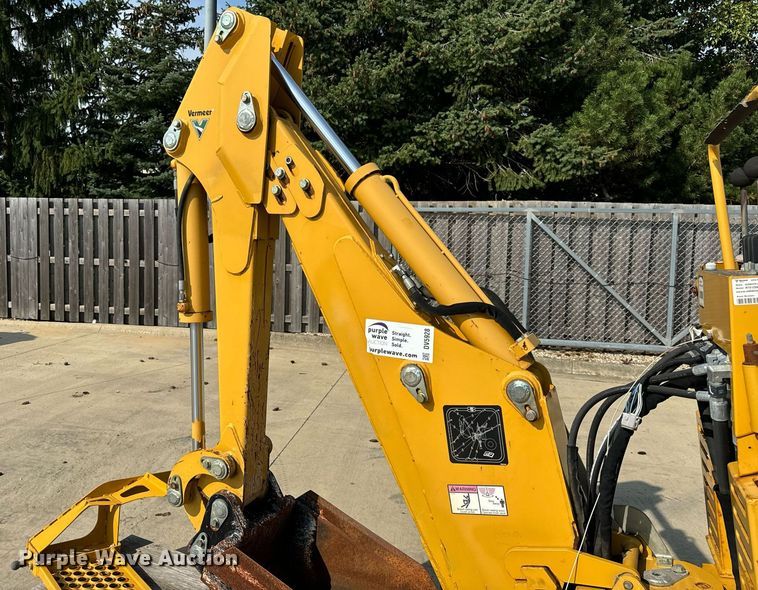 image for item DV5928 2016 Vermeer  B1250 backhoe 