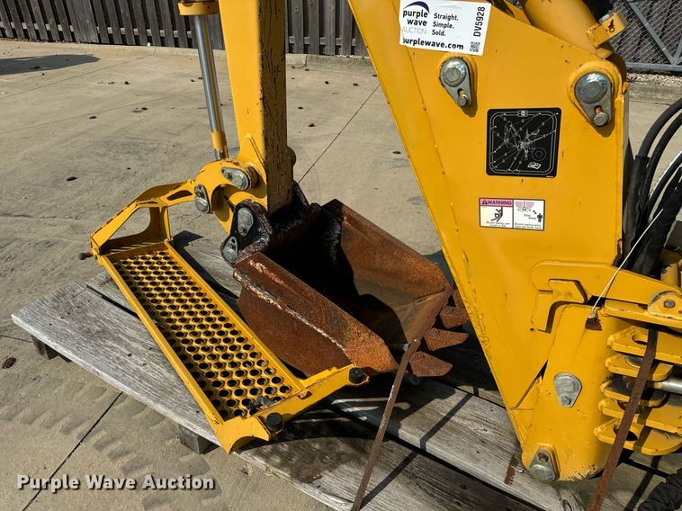 image for item DV5928 2016 Vermeer  B1250 backhoe 