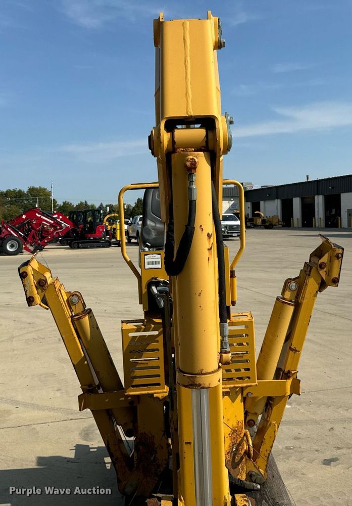 image for item DV5928 2016 Vermeer  B1250 backhoe 