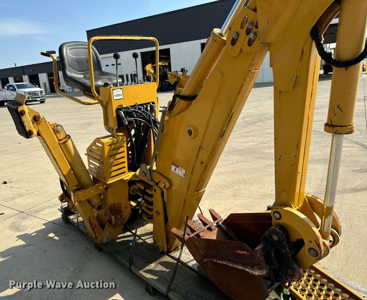 image for item DV5928 2016 Vermeer  B1250 backhoe 