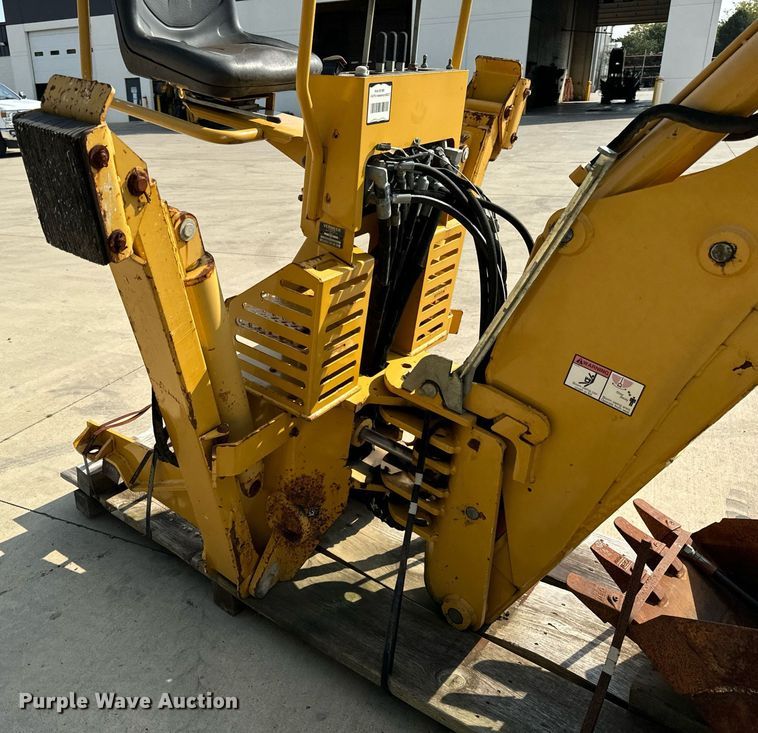 image for item DV5928 2016 Vermeer  B1250 backhoe 
