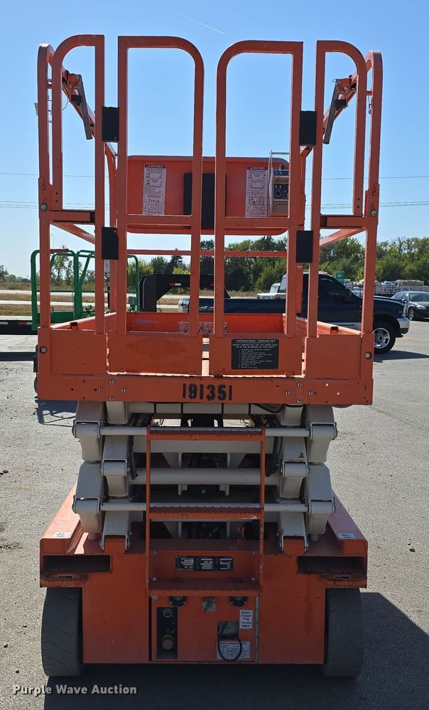 image for item DW3780 2017 Snorkel S4726E scissor lift