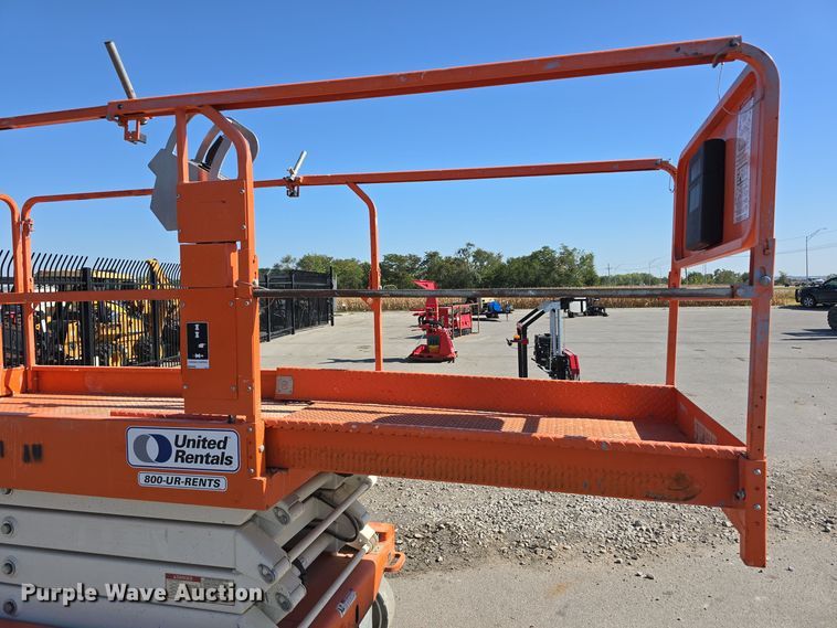 image for item DW3780 2017 Snorkel S4726E scissor lift