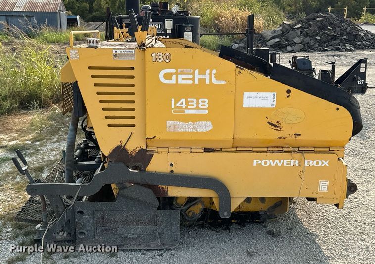 image for item DX1265 1999 Gehl 1438 paver