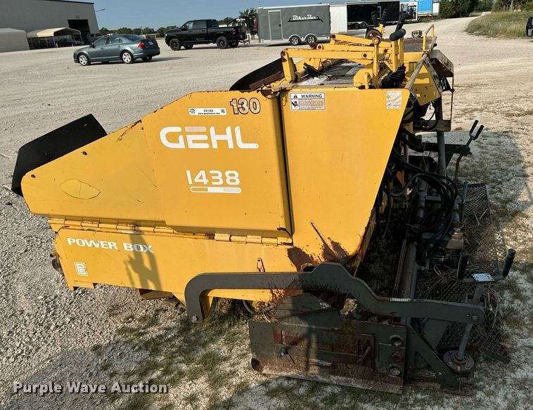 image for item DX1265 1999 Gehl 1438 paver