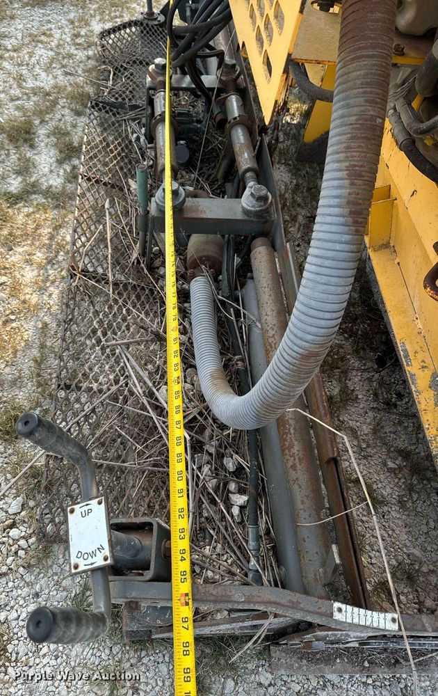 image for item DX1265 1999 Gehl 1438 paver