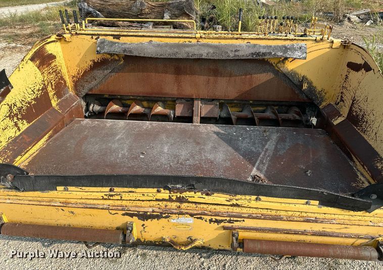 image for item DX1265 1999 Gehl 1438 paver