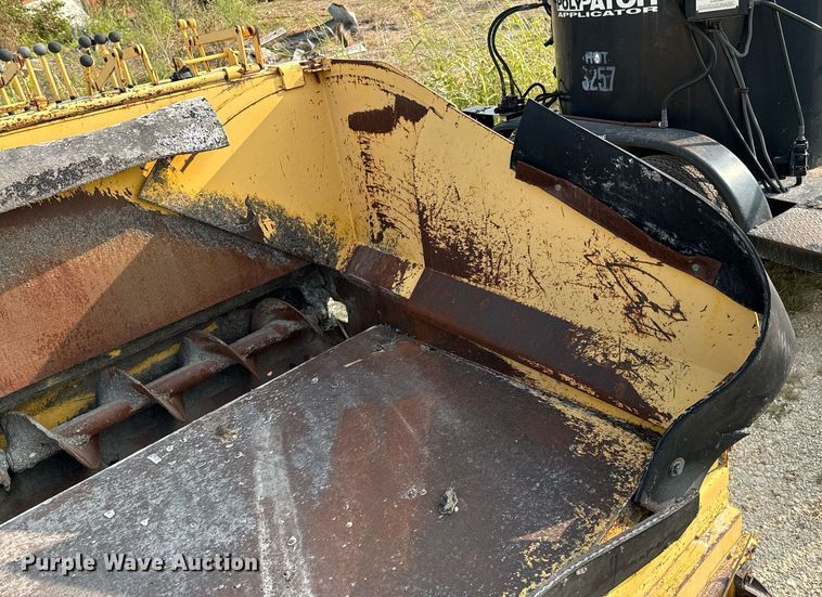 image for item DX1265 1999 Gehl 1438 paver