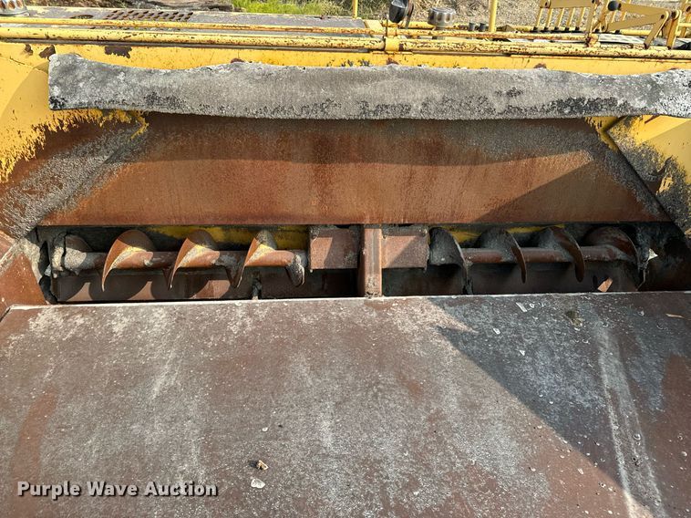 image for item DX1265 1999 Gehl 1438 paver