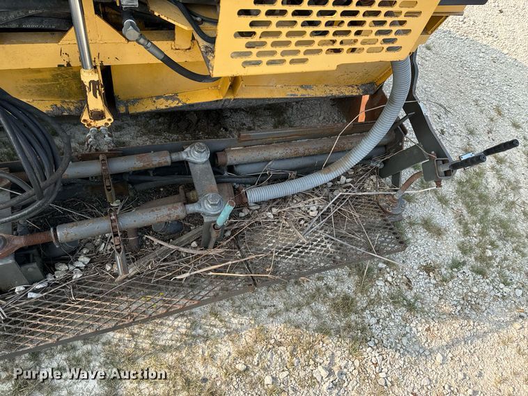 image for item DX1265 1999 Gehl 1438 paver