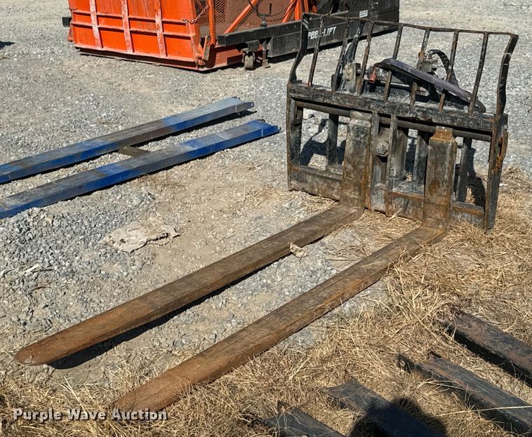 image for item DX1324 JCB 332/E5284 forklift forks