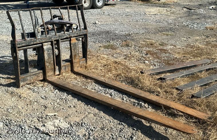 image for item DX1324 JCB 332/E5284 forklift forks