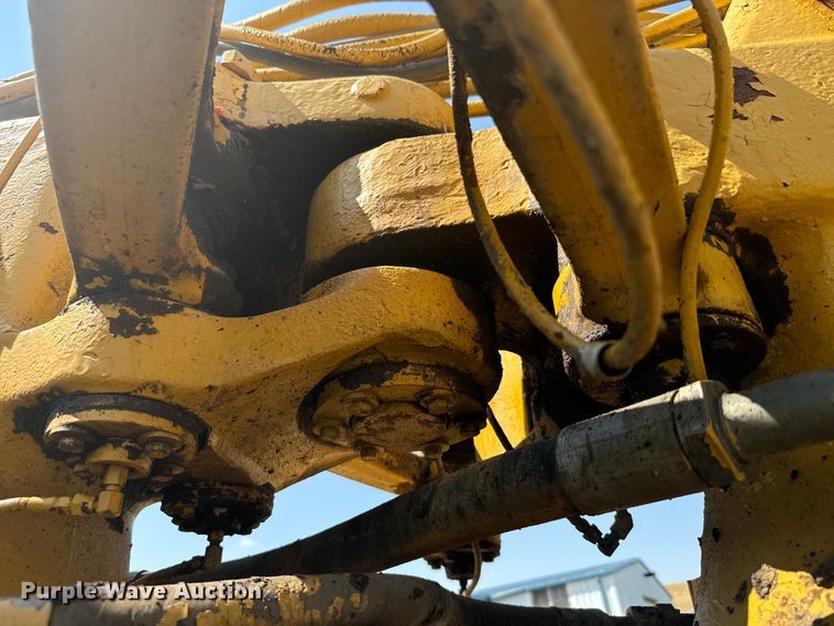 image for item DX3518 1988 Caterpillar  615C elevating scraper