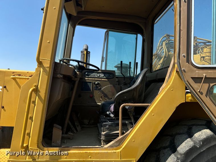 image for item DX3518 1988 Caterpillar  615C elevating scraper