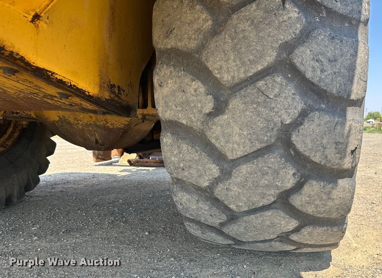 image for item DX3518 1988 Caterpillar  615C elevating scraper