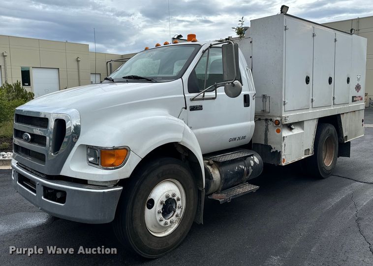 image for item DX3555 2008 Ford F750 Super Duty fuel / lube truck