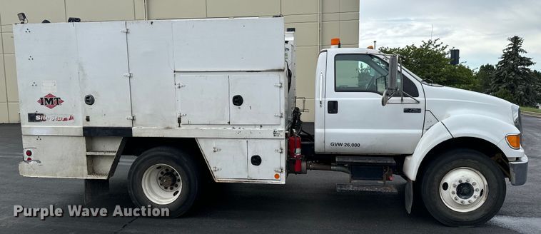 image for item DX3555 2008 Ford F750 Super Duty fuel / lube truck