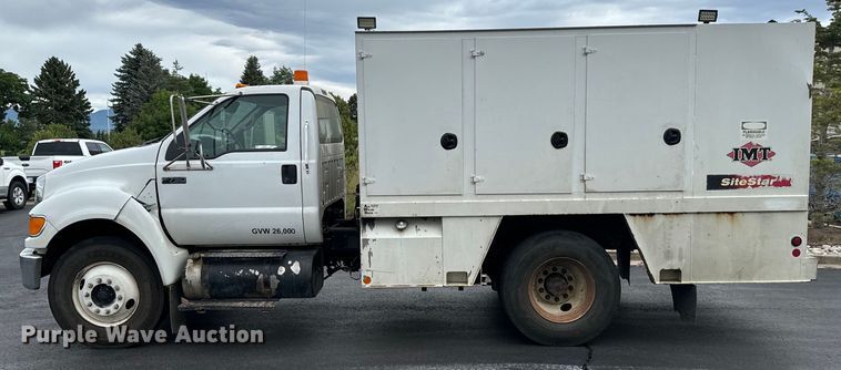 image for item DX3555 2008 Ford F750 Super Duty fuel / lube truck