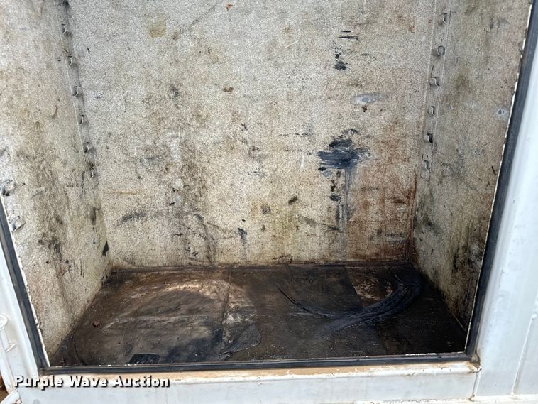 image for item DX3555 2008 Ford F750 Super Duty fuel / lube truck