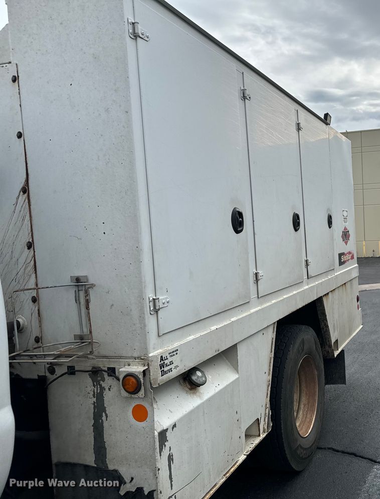 image for item DX3555 2008 Ford F750 Super Duty fuel / lube truck