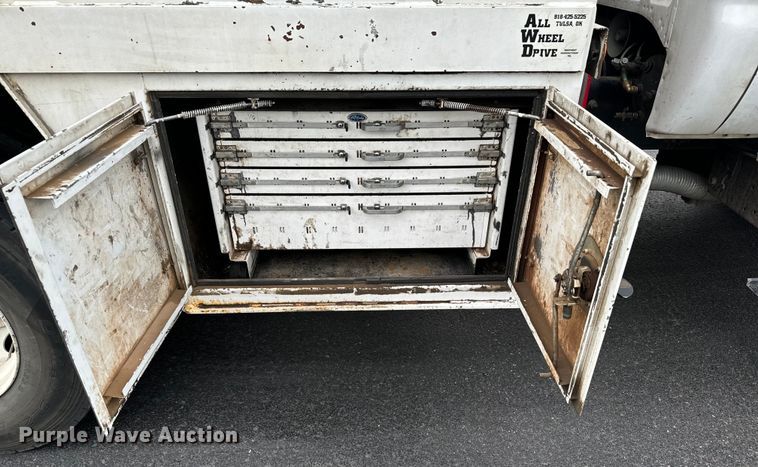 image for item DX3555 2008 Ford F750 Super Duty fuel / lube truck