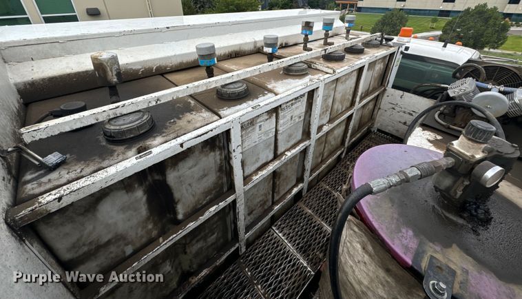 image for item DX3555 2008 Ford F750 Super Duty fuel / lube truck