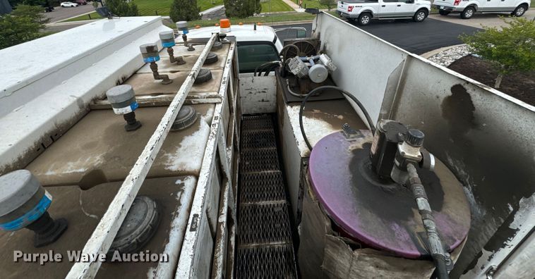 image for item DX3555 2008 Ford F750 Super Duty fuel / lube truck