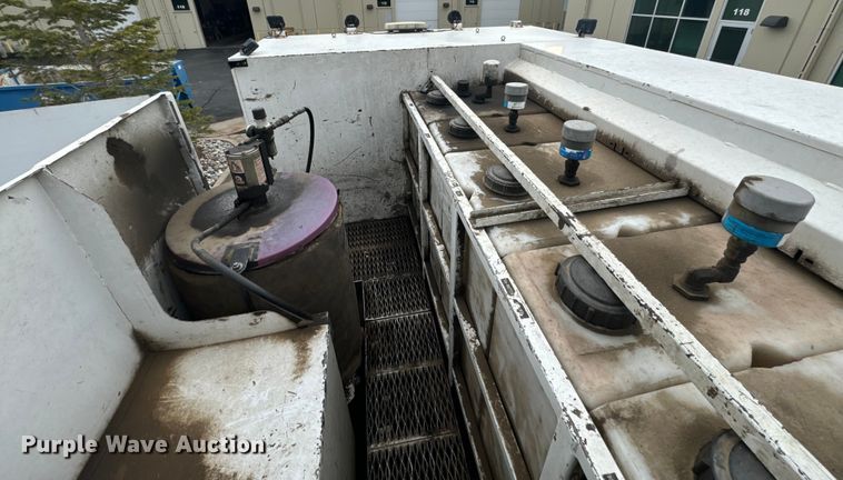 image for item DX3555 2008 Ford F750 Super Duty fuel / lube truck