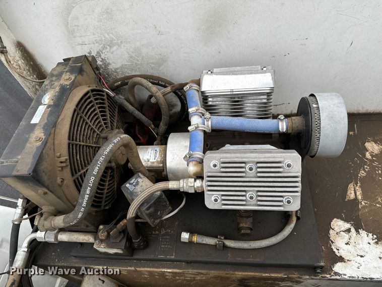 image for item DX3555 2008 Ford F750 Super Duty fuel / lube truck