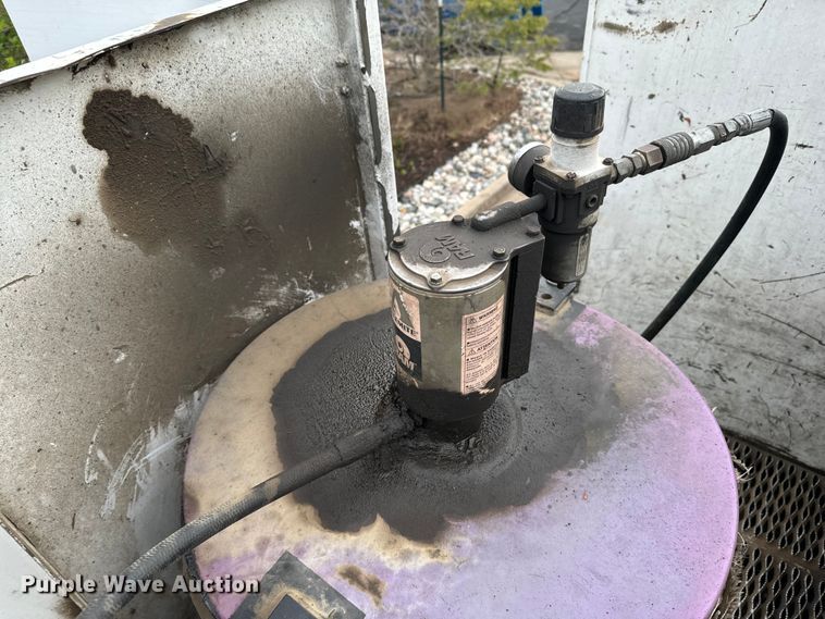 image for item DX3555 2008 Ford F750 Super Duty fuel / lube truck