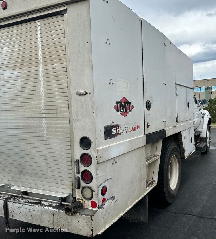 image for item DX3555 2008 Ford F750 Super Duty fuel / lube truck