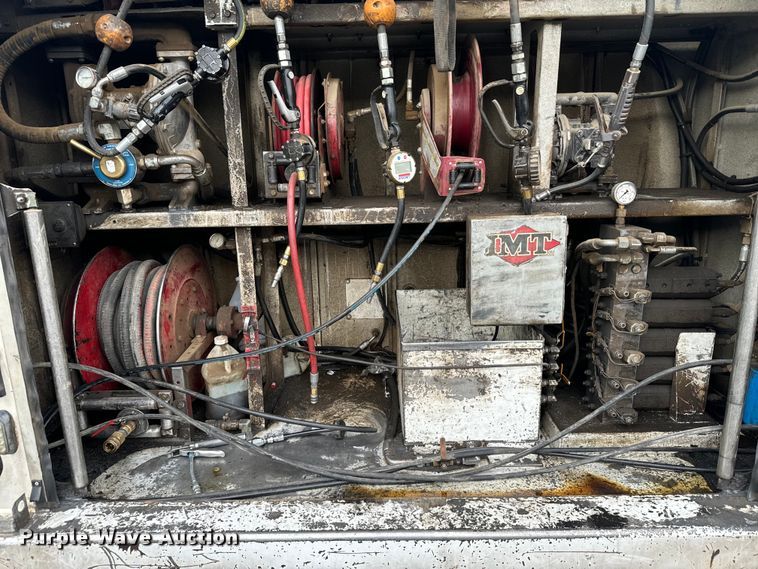 image for item DX3555 2008 Ford F750 Super Duty fuel / lube truck