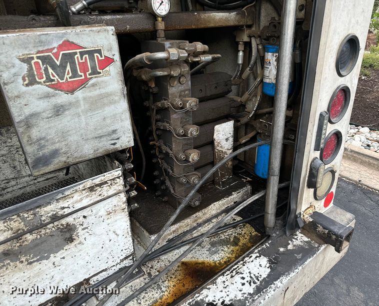 image for item DX3555 2008 Ford F750 Super Duty fuel / lube truck