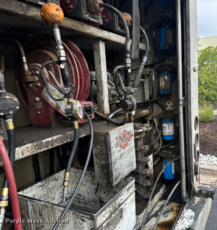 image for item DX3555 2008 Ford F750 Super Duty fuel / lube truck