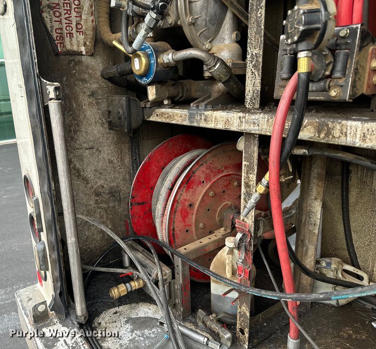 image for item DX3555 2008 Ford F750 Super Duty fuel / lube truck