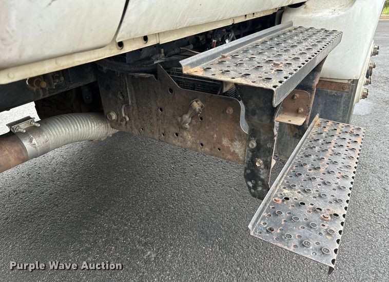 image for item DX3555 2008 Ford F750 Super Duty fuel / lube truck