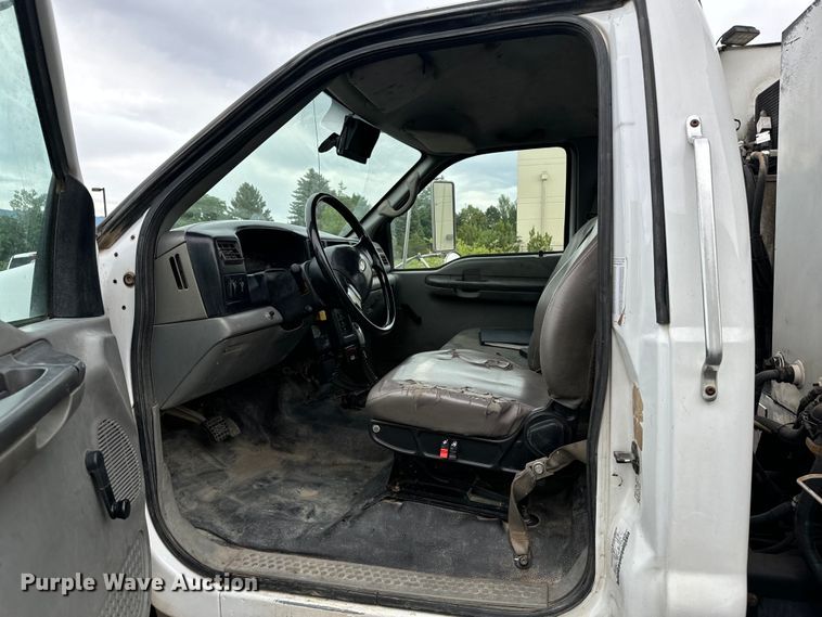 image for item DX3555 2008 Ford F750 Super Duty fuel / lube truck