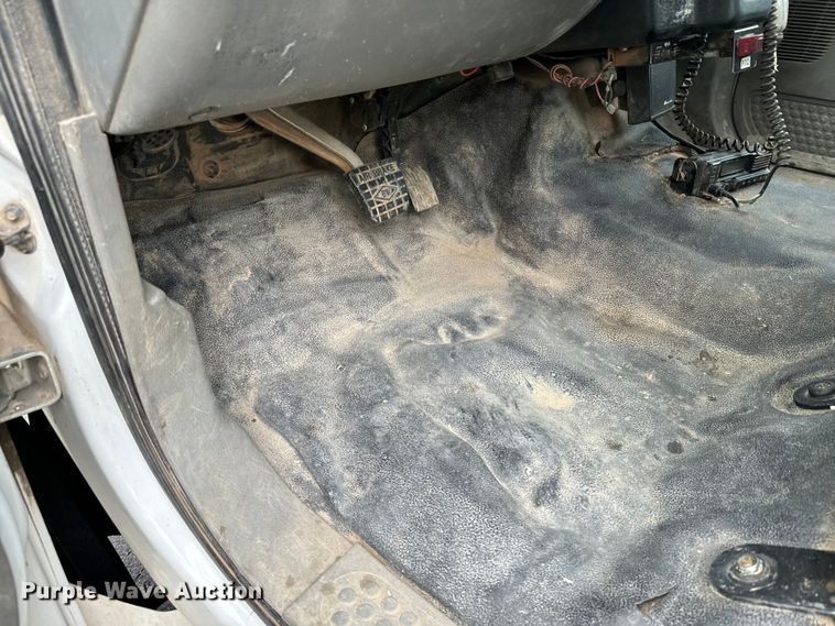 image for item DX3555 2008 Ford F750 Super Duty fuel / lube truck