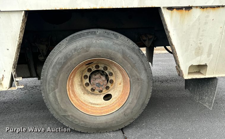 image for item DX3555 2008 Ford F750 Super Duty fuel / lube truck