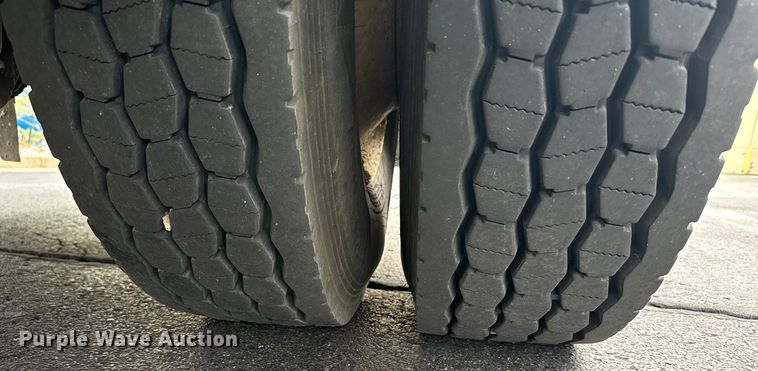 image for item DX3555 2008 Ford F750 Super Duty fuel / lube truck