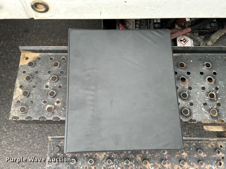 image for item DX3555 2008 Ford F750 Super Duty fuel / lube truck