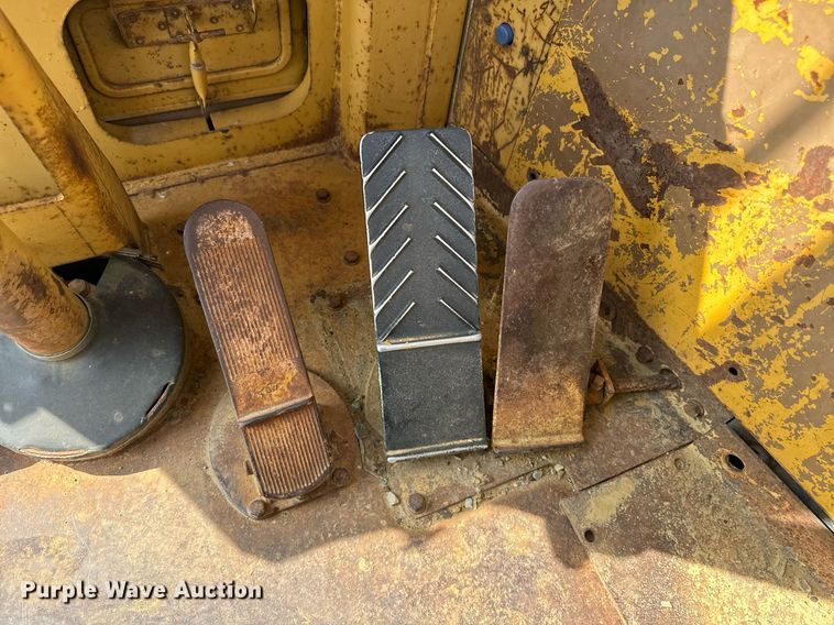 image for item EE7640 1981 Caterpillar 627B conventional scraper