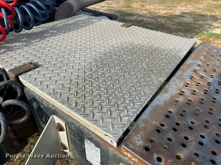 image for item EE7643 1994 Ford L9000 semi truck