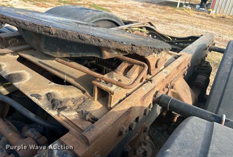 image for item EE7643 1994 Ford L9000 semi truck