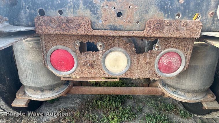 image for item EE7643 1994 Ford L9000 semi truck